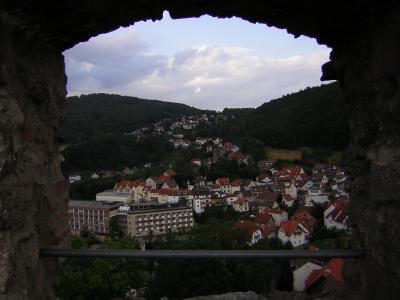 Ein Blick durch die Burg