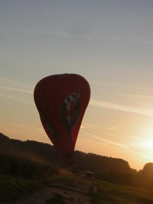 Heissluftballon landet.