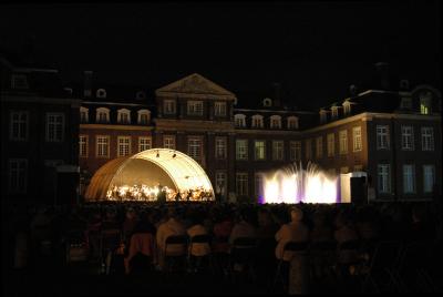 Wasserspiele und Orchester