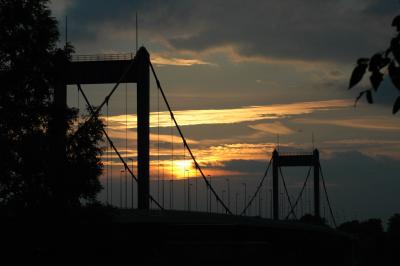 Brücke im Abendhimmel