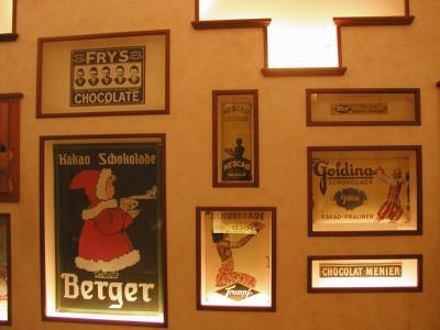 Alte Plakate im Schokoladenmuseum