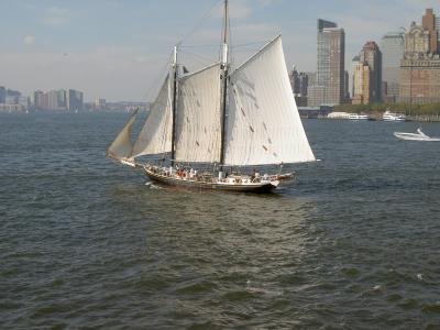 Segelschiff vor Süd Manhattan