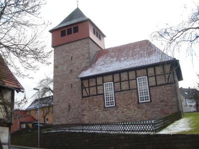 Kirche mit Wehrturm in Schlarpe