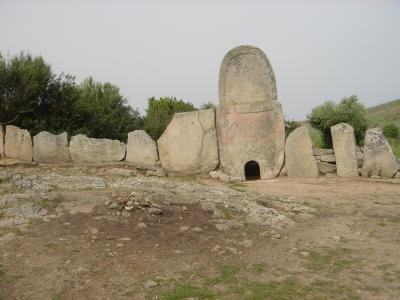 SARDINIEN  GIGANTENGRAB