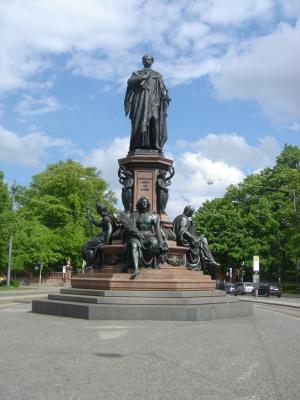 DENKMAL MAXIMILIAN 2