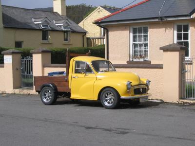 Ladewagen vor Haus