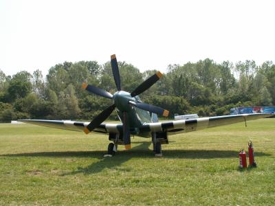 Spitfire mit Doppel-Propeller von vorne