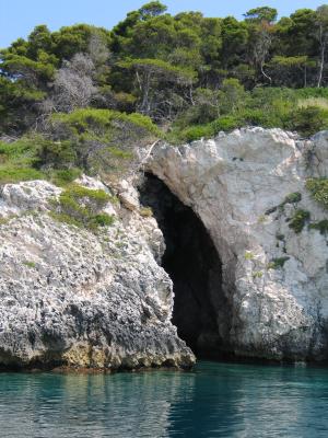 Geheimnisvolle Grotte