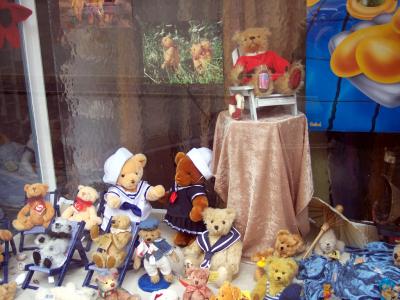 Die Teddybären im Schaufenster