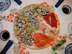 lecker Sushi und Sashimi