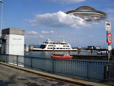 Ufo über dem Hafen