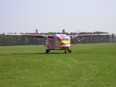 Pink Skyvan 1