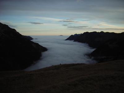 Vor der Enzianhütte in der Früh