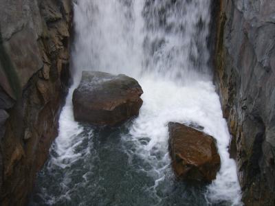 Künstlicher Wasserfall