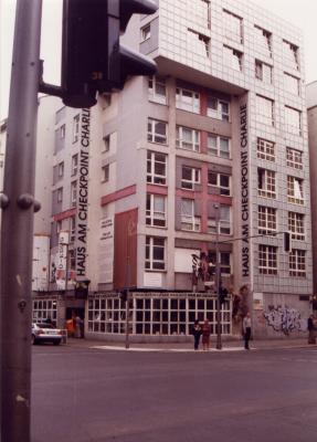 Checkpoint Charlie 1999