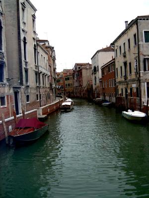 Einer der unzähligen Kanälen Venedigs