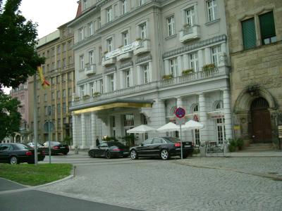 Eingang eine Luxushotels in Leipzig...