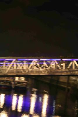 An den Landungsbrücken bei Nacht