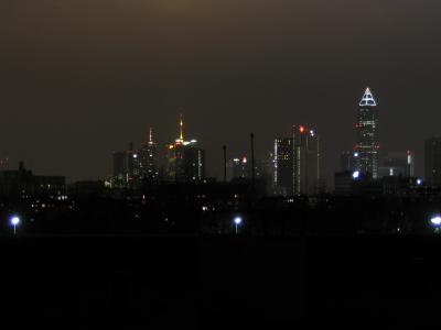 Frankfurter Skyline bei Nacht