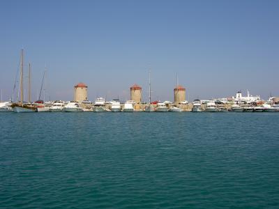 WIndmühlen am Hafen von Rhodos