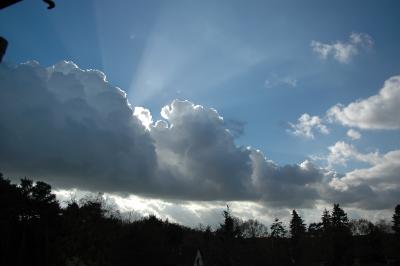 Sonne hinter Wolken