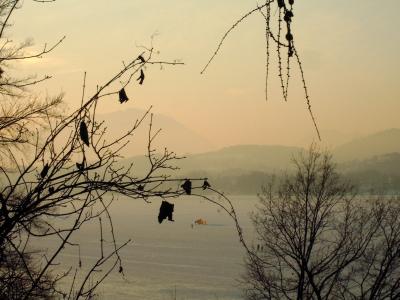 Eisiger Abend am See