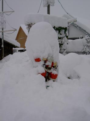 der verschneite weihnachtsmann