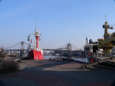 Feuerschiff vor der KW-Brücke Wilhelmshaven