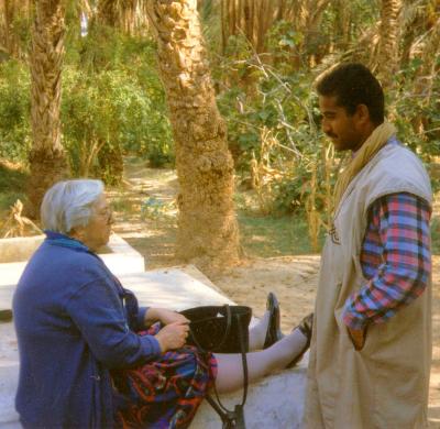 Ein Plausch unter den Palmen in Gafsa (Tunesien)