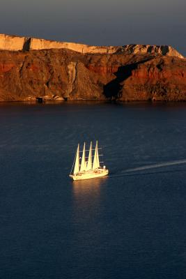 Segler vor Santorini