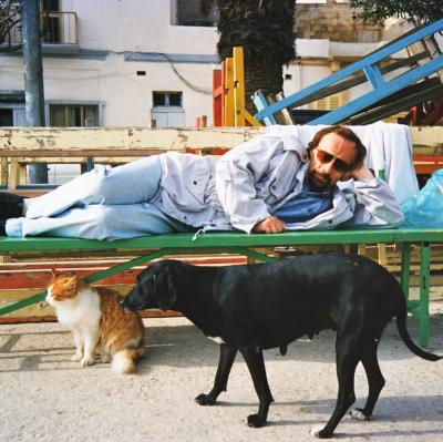 Hund, Katze und ein Mann auf Malta