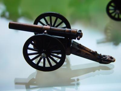 Miniatur-Kanone