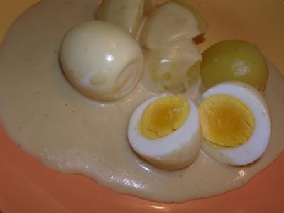 Eier in Senfsoße