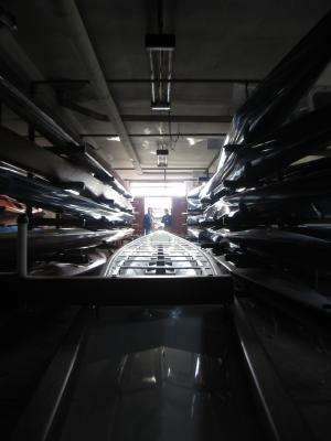 Drachenboot im Bootshaus