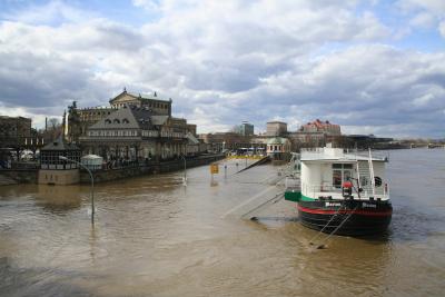 Dresden Hochwasser am Terrassenufer