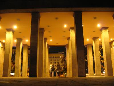 Frankfurter Tor Bau bei Nacht