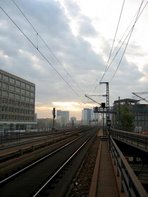 Sonnenaufgang am S-Bahnhof Berlin Alexanderplatz