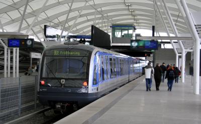 Neue Münchener U-Bahn am Bahnhof Fröttmaning