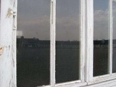 KZ-Gedenstätte Dachau im Fenster
