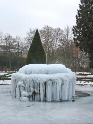 vereister Brunnen