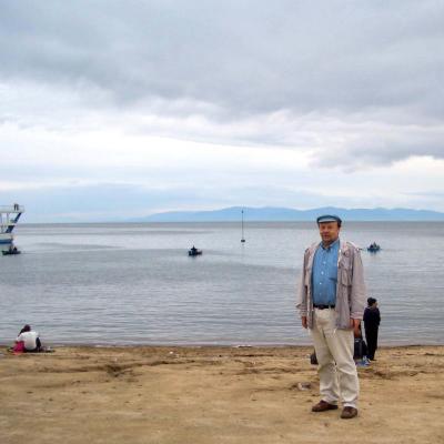 Der Fotograf Jerzy am Strand von Vladivostok