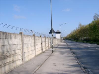 Strasse am KZ Dachau vorbei