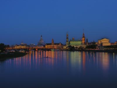 Elbpanorama Dresden bei Nacht mit DRI