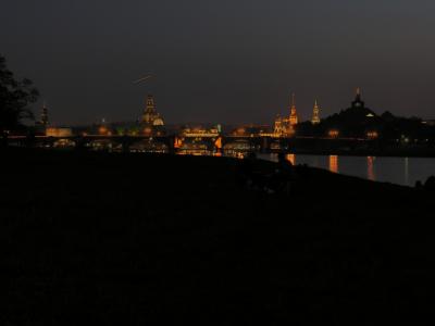 Elbpanorama Dresden bei Nacht mit DRI