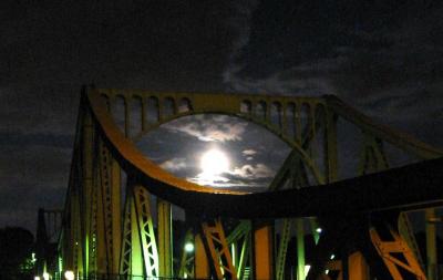 Glienicker Brücke by night