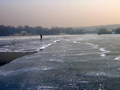 Eis am Ufer 2