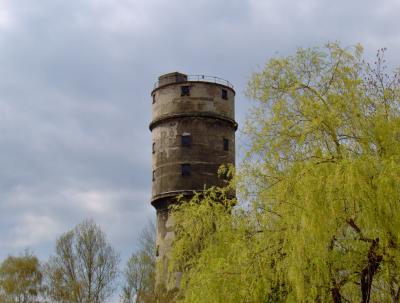 Alter Wasserturm im Maiengrün