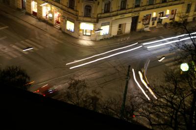 Kreuzung bei Nacht