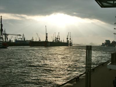 Gegenlicht auf der Elbe