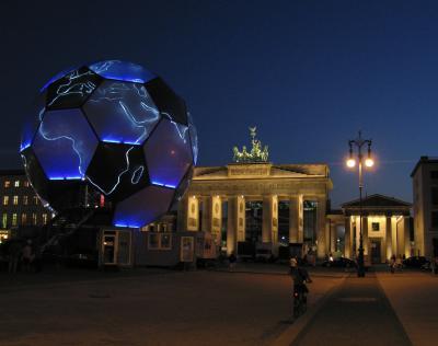 Brandenburger Tor und Fußball